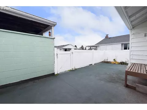 Exterior - 579 NE Fleming Ave #C-41, Gresham, OR 97030 photo 3 of 10