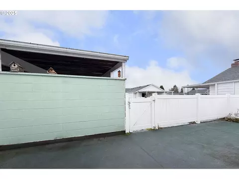 Exterior - 579 NE Fleming Ave #C-41, Gresham, OR 97030 photo 2 of 10