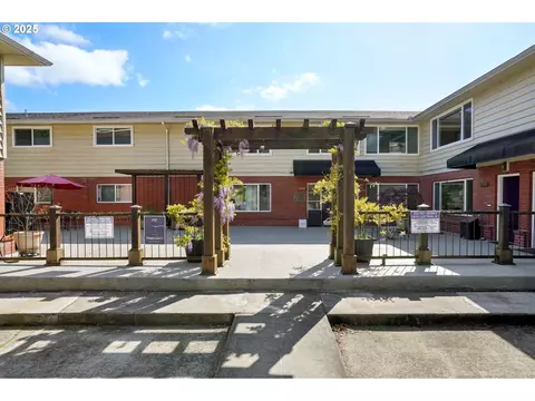2355 SW Cedar St #11, Portland, OR 97205