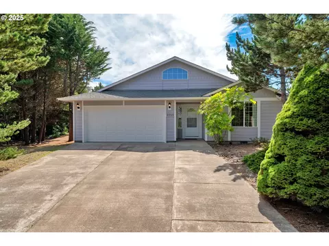 4060 Evergreen Ave, Depoe Bay, OR 97341