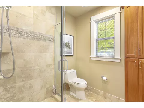 Bath - 4616 SE Honors Pl, Gresham, OR 97080 photo 3 of 4