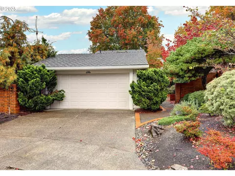 7165 SW East Lake Ct, Wilsonville, OR 97070