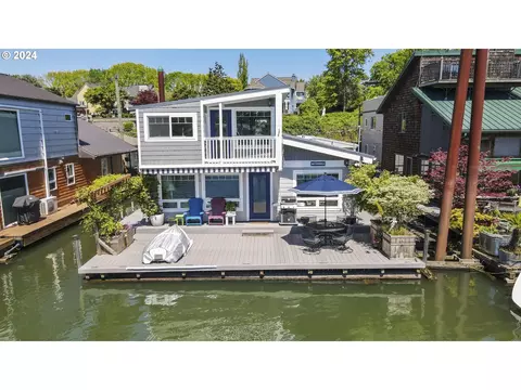 380 N Tomahawk Island Dr, Portland, OR 97217