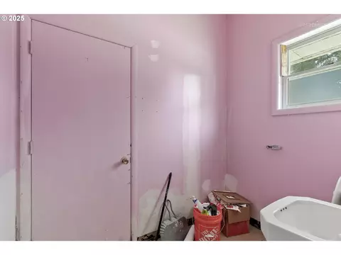 Bath - 38091 Sunset St, Sandy, OR 97055 photo 2 of 3