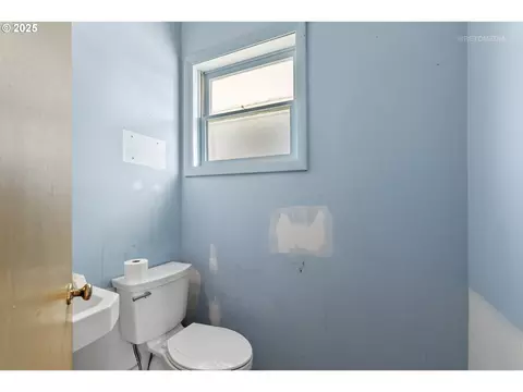 Bath - 38091 Sunset St, Sandy, OR 97055 photo 1 of 3