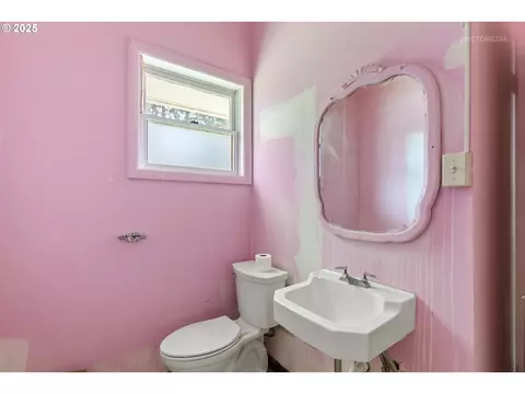 Bath - 38091 Sunset St, Sandy, OR 97055 photo 3 of 3