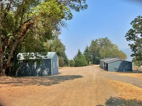 399 Serena Way, Roseburg, OR 97471