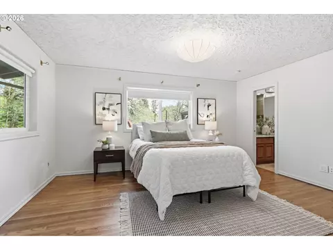 Bedroom - 4011 SE Crown Rd, Camas, WA 98607 photo 2 of 5