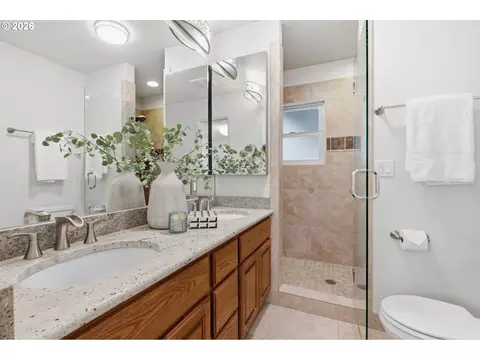 Bath - 4011 SE Crown Rd, Camas, WA 98607 photo 1 of 2