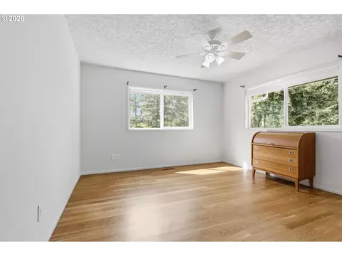 Bedroom - 4011 SE Crown Rd, Camas, WA 98607 photo 4 of 5