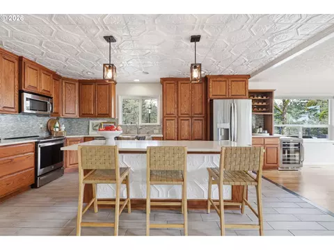 Kitchen - 4011 SE Crown Rd, Camas, WA 98607 photo 2 of 6