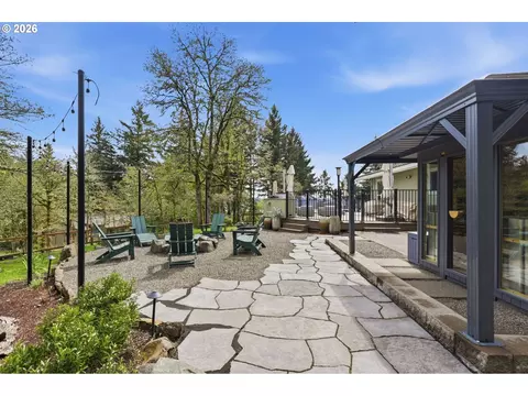 Exterior - 4011 SE Crown Rd, Camas, WA 98607 photo 8 of 10