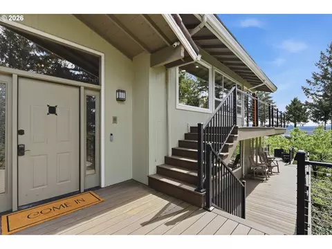 Exterior - 4011 SE Crown Rd, Camas, WA 98607 photo 2 of 10