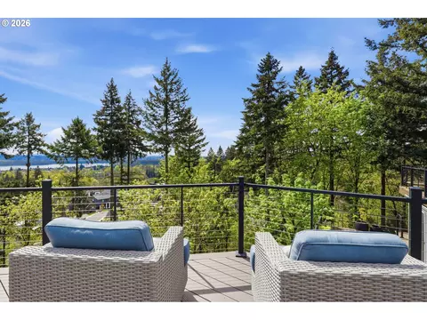 Exterior - 4011 SE Crown Rd, Camas, WA 98607 photo 7 of 10
