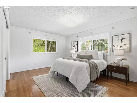 Bedroom - 4011 SE Crown Rd, Camas, WA 98607 photo 1 of 5