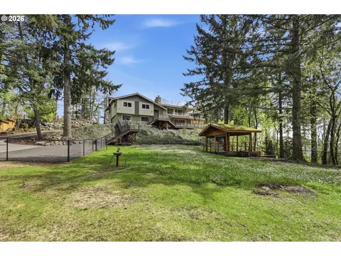 Exterior - 4011 SE Crown Rd, Camas, WA 98607 photo 3 of 10