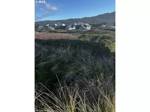 Sandy Dr, Gold Beach, OR 97444