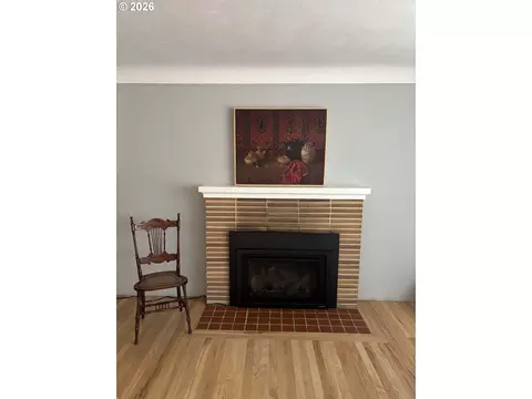 Living - 116 Horn Ln, Eugene, OR 97404 photo 2 of 3