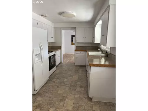 Kitchen - 116 Horn Ln, Eugene, OR 97404 photo 1 of 3