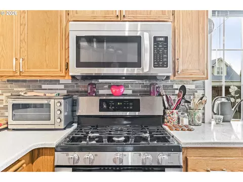 Kitchen - 1415 Gilham Rd, Eugene, OR 97401 photo 4 of 4
