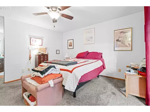 Bedroom - 1415 Gilham Rd, Eugene, OR 97401 photo 2 of 3