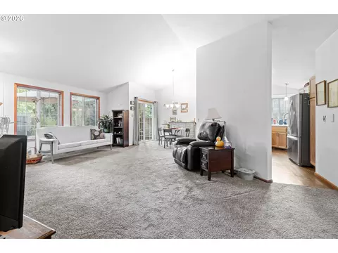 Living - 1415 Gilham Rd, Eugene, OR 97401 photo 2 of 3