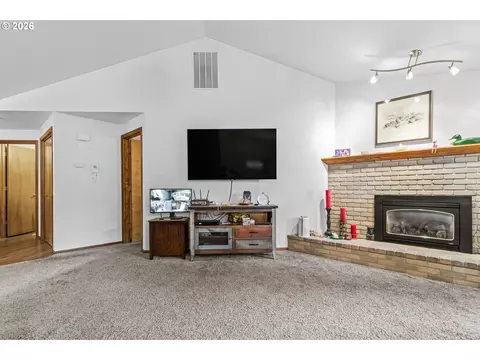 Living - 1415 Gilham Rd, Eugene, OR 97401 photo 3 of 3