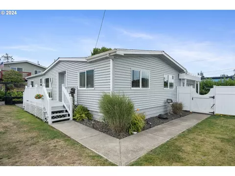 7935 17th St, Bay City, OR 97107