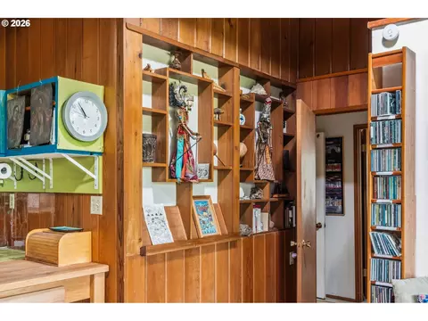 Entry Way - 2795 Central Blvd, Eugene, OR 97403 photo 1 of 2