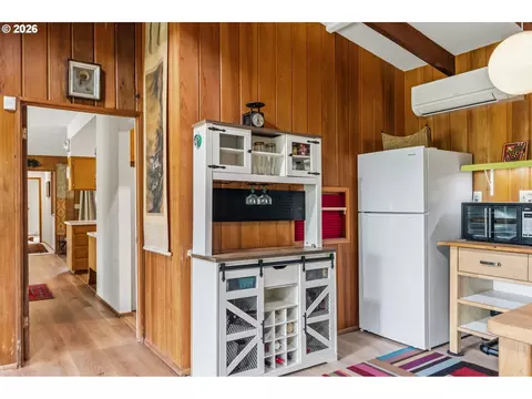 Kitchen - 2795 Central Blvd, Eugene, OR 97403 photo 8 of 8