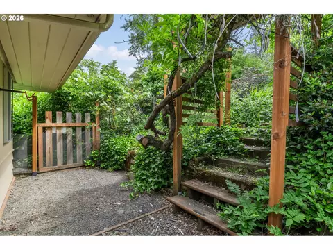Exterior - 2795 Central Blvd, Eugene, OR 97403 photo 7 of 12