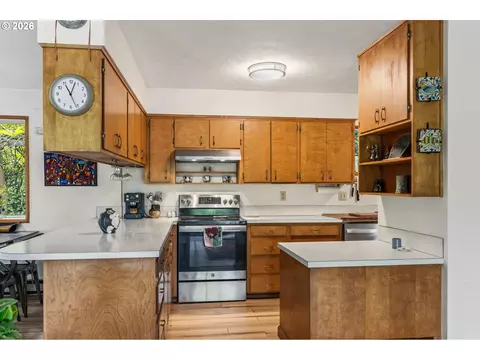 Kitchen - 2795 Central Blvd, Eugene, OR 97403 photo 2 of 8