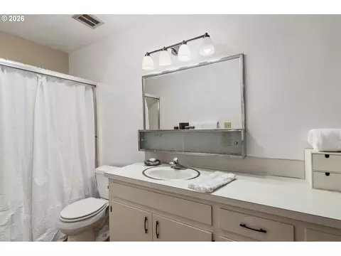 Bath - 2795 Central Blvd, Eugene, OR 97403 photo 3 of 4