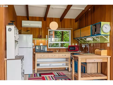 Kitchen - 2795 Central Blvd, Eugene, OR 97403 photo 6 of 8
