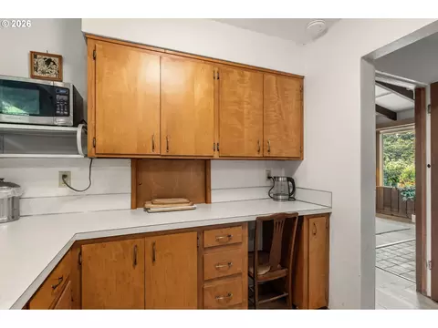 Kitchen - 2795 Central Blvd, Eugene, OR 97403 photo 5 of 8