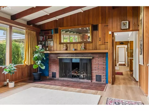 Living - 2795 Central Blvd, Eugene, OR 97403 photo 4 of 5