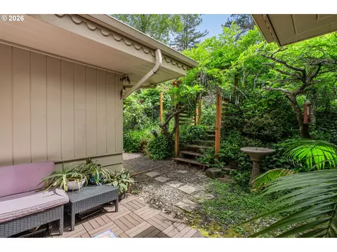 Exterior - 2795 Central Blvd, Eugene, OR 97403 photo 6 of 12