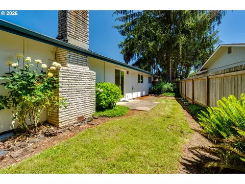 Exterior - 4742 Thunderbird St, Eugene, OR 97404 photo 8 of 12