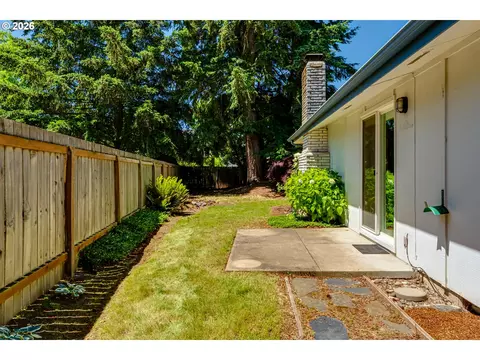 Exterior - 4742 Thunderbird St, Eugene, OR 97404 photo 9 of 12