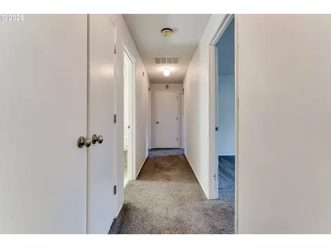 Entry Way - 4742 Thunderbird St, Eugene, OR 97404 photo 6 of 7