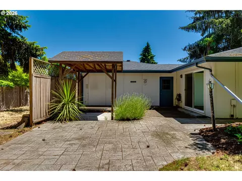 Exterior - 4742 Thunderbird St, Eugene, OR 97404 photo 4 of 12