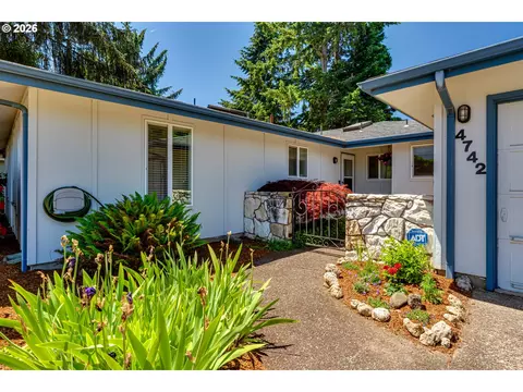 Exterior - 4742 Thunderbird St, Eugene, OR 97404 photo 2 of 12