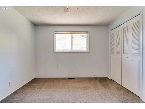 Bedroom - 4742 Thunderbird St, Eugene, OR 97404 photo 4 of 9
