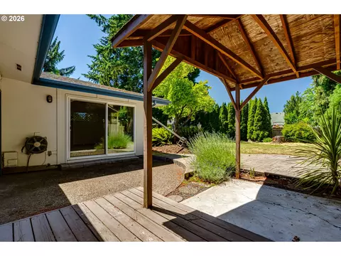 Exterior - 4742 Thunderbird St, Eugene, OR 97404 photo 7 of 12