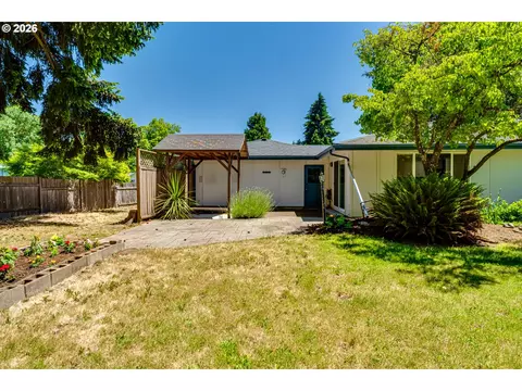 Exterior - 4742 Thunderbird St, Eugene, OR 97404 photo 10 of 12