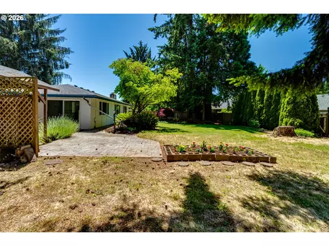 Exterior - 4742 Thunderbird St, Eugene, OR 97404 photo 6 of 12