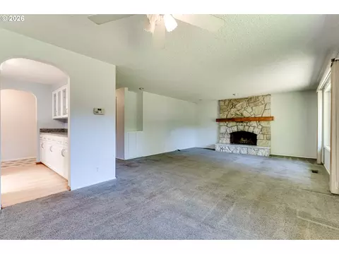 Living - 4742 Thunderbird St, Eugene, OR 97404 photo 3 of 5