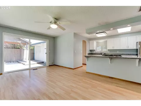 Living - 4742 Thunderbird St, Eugene, OR 97404 photo 1 of 5