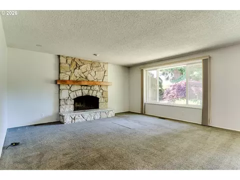 Living - 4742 Thunderbird St, Eugene, OR 97404 photo 4 of 5