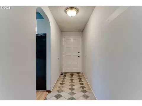 Entry Way - 4742 Thunderbird St, Eugene, OR 97404 photo 1 of 7
